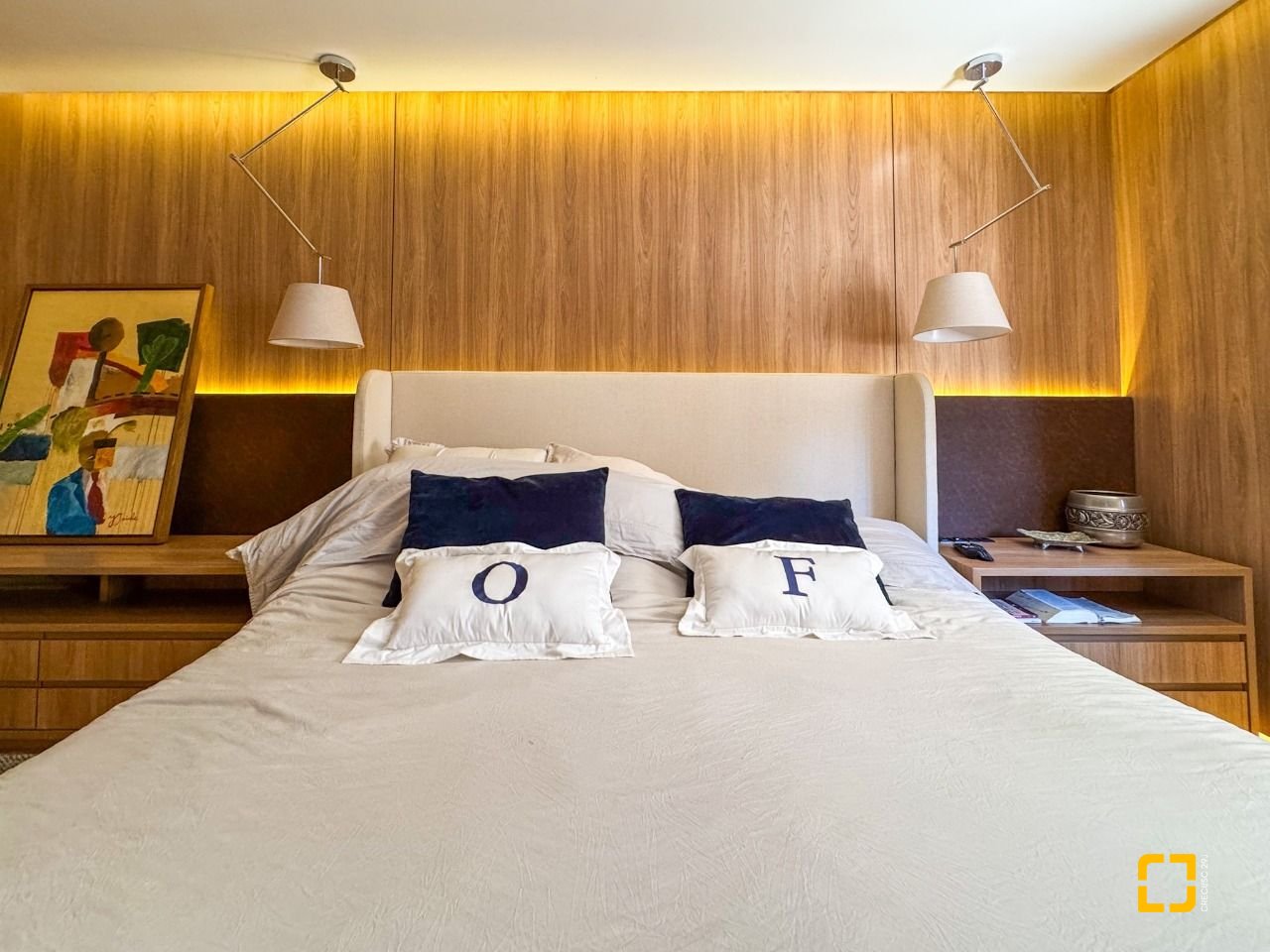 Apartamento com 325m², 6 quartos (sendo 2 suítes), 3 garagens, no bairro Centro em Florianópolis