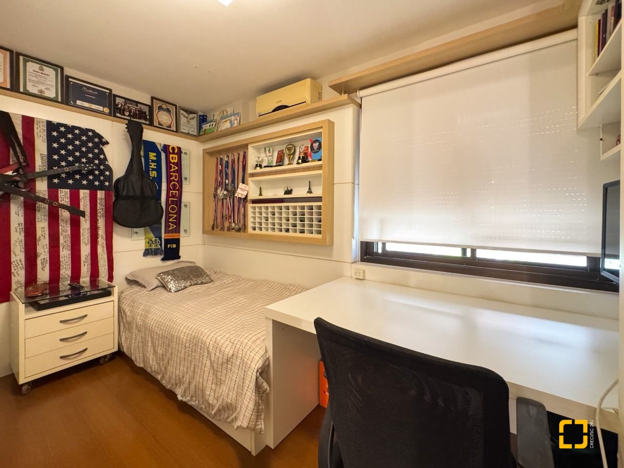 Apartamento com 325m², 6 quartos (sendo 2 suítes), 3 garagens, no bairro Centro em Florianópolis