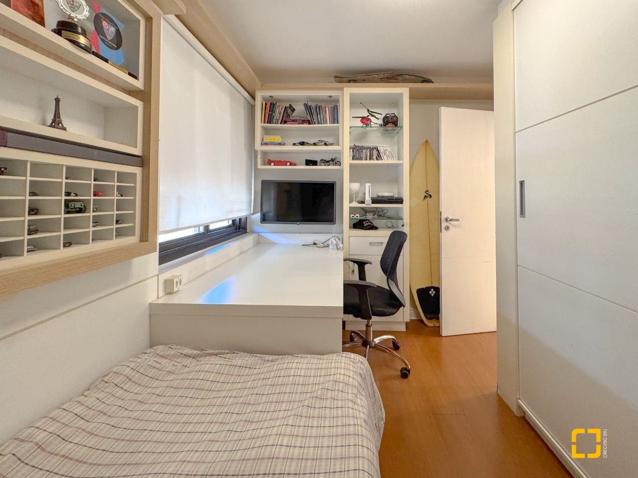 Apartamento com 325m², 6 quartos (sendo 2 suítes), 3 garagens, no bairro Centro em Florianópolis