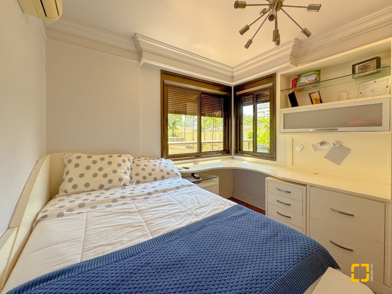 Apartamento com 325m², 6 quartos (sendo 2 suítes), 3 garagens, no bairro Centro em Florianópolis