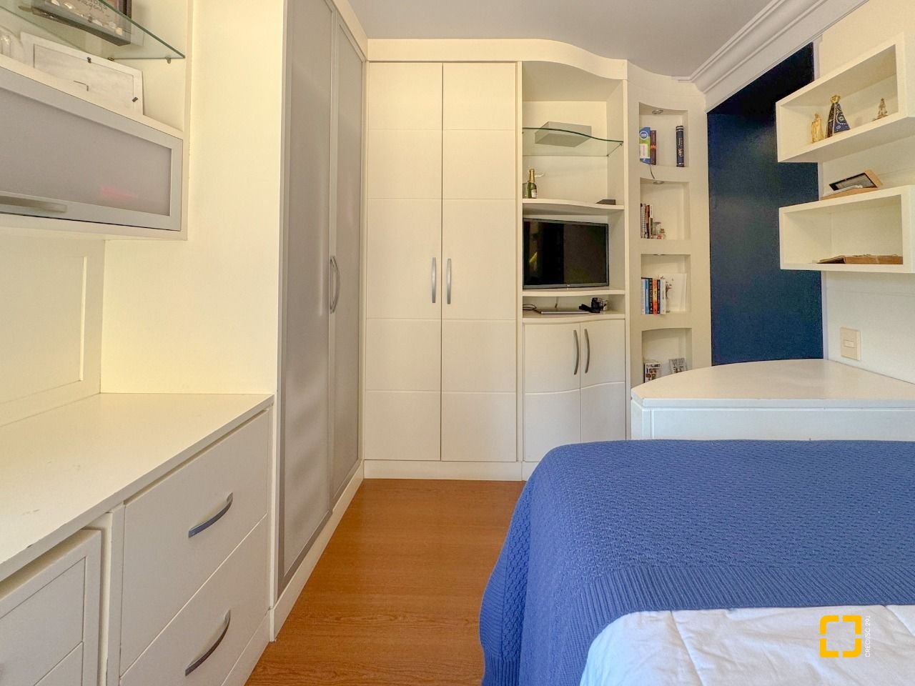 Apartamento com 325m², 6 quartos (sendo 2 suítes), 3 garagens, no bairro Centro em Florianópolis