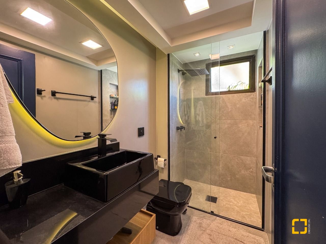 Apartamento com 325m², 6 quartos (sendo 2 suítes), 3 garagens, no bairro Centro em Florianópolis
