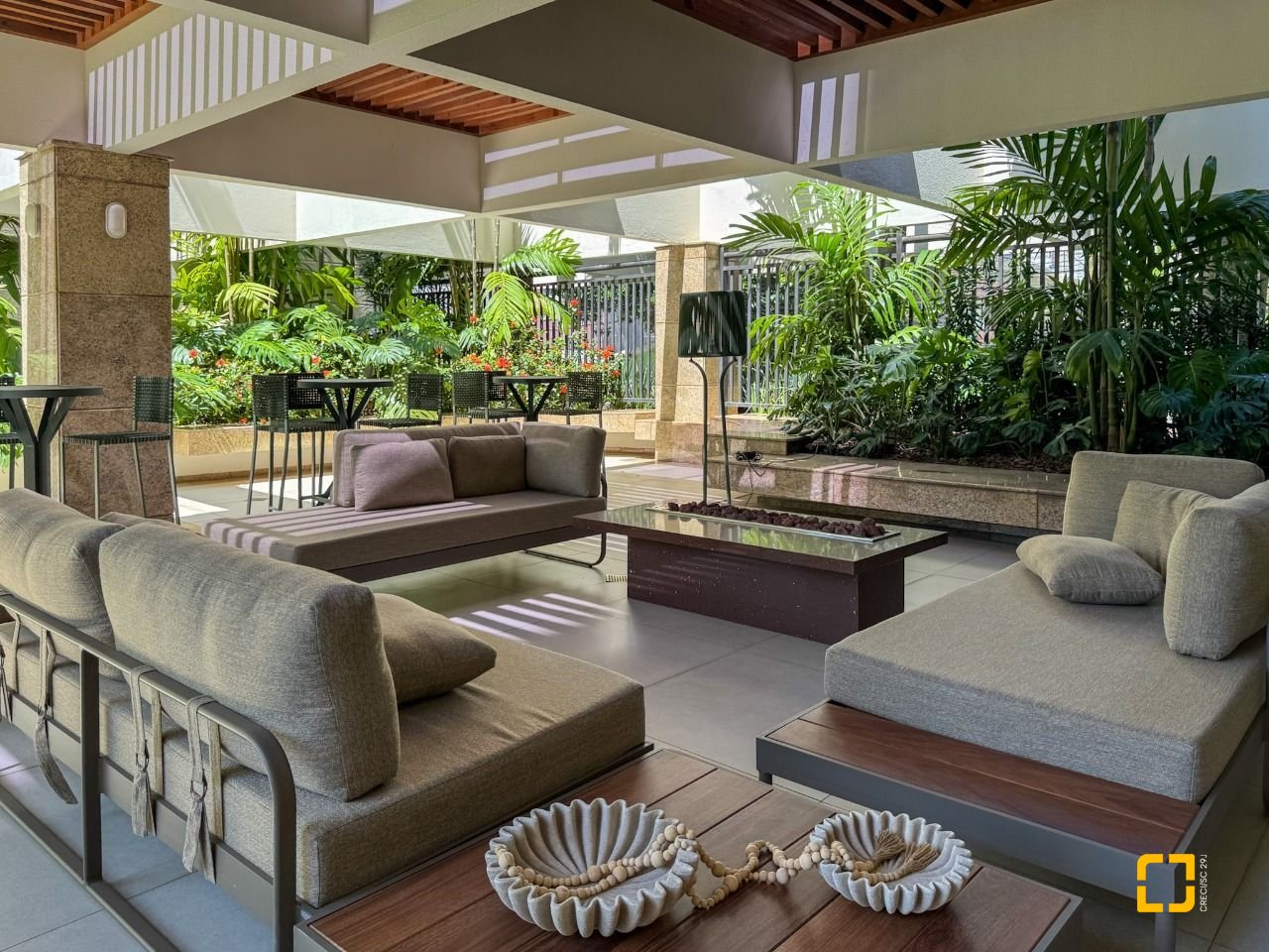 Apartamento com 325m², 6 quartos (sendo 2 suítes), 3 garagens, no bairro Centro em Florianópolis