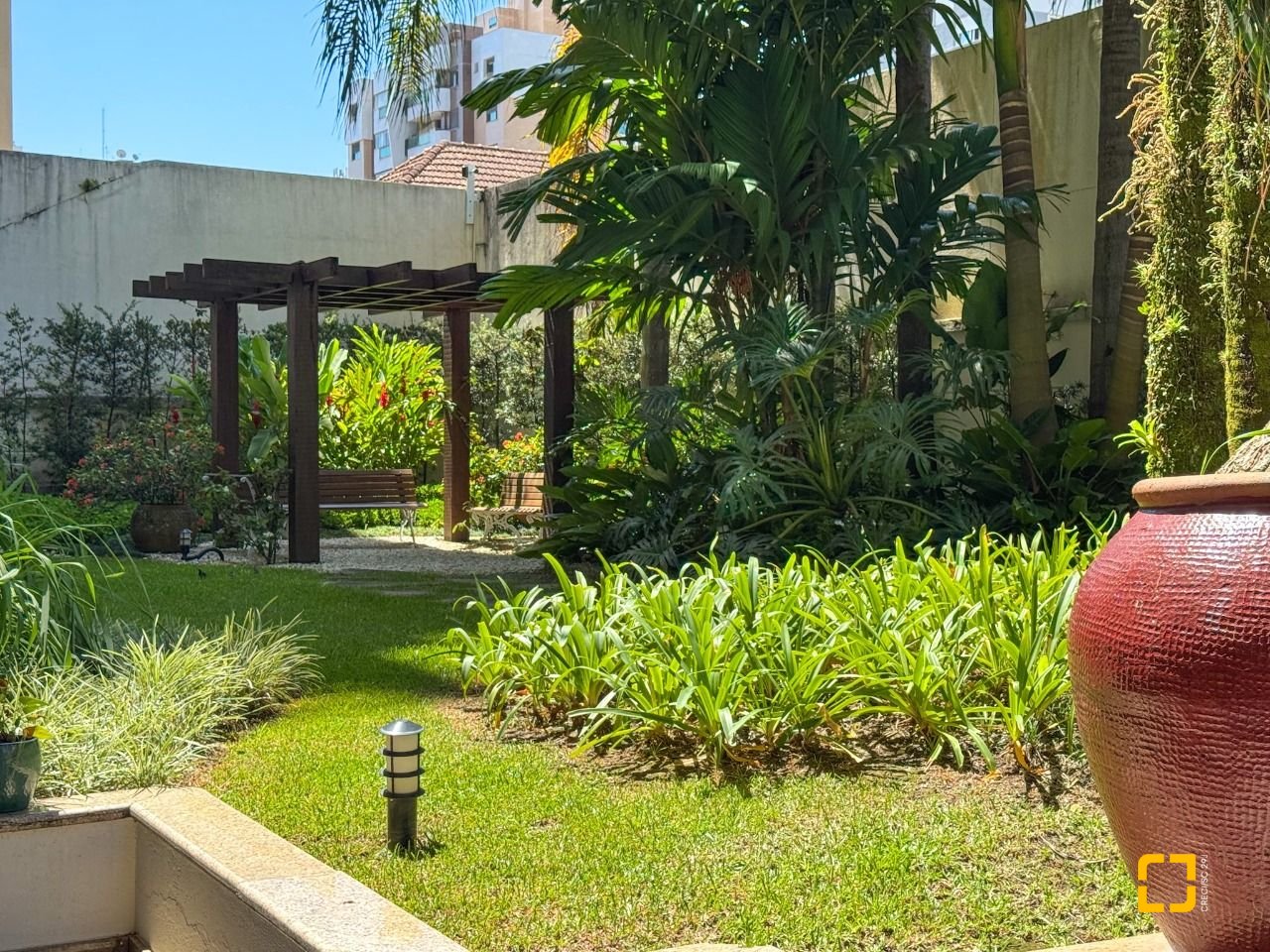 Apartamento com 325m², 6 quartos (sendo 2 suítes), 3 garagens, no bairro Centro em Florianópolis