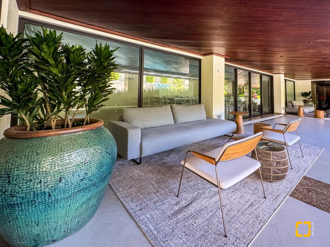 Apartamento com 325m², 6 quartos (sendo 2 suítes), 3 garagens, no bairro Centro em Florianópolis