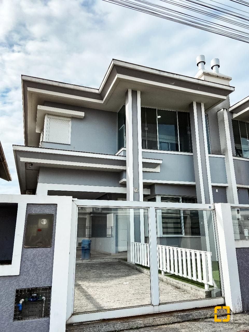 Casa com 205m², 6 quartos (sendo 3 suítes), 3 garagens, no bairro Ingleses em Florianópolis
