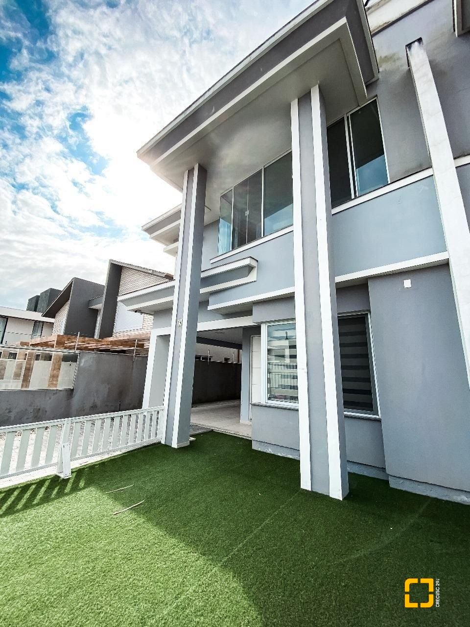 Casa com 205m², 6 quartos (sendo 3 suítes), 3 garagens, no bairro Ingleses em Florianópolis