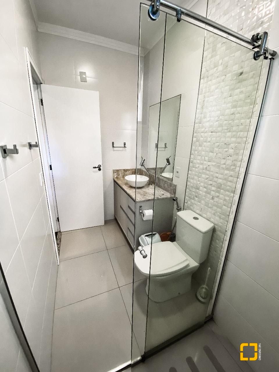 Casa com 205m², 6 quartos (sendo 3 suítes), 3 garagens, no bairro Ingleses em Florianópolis