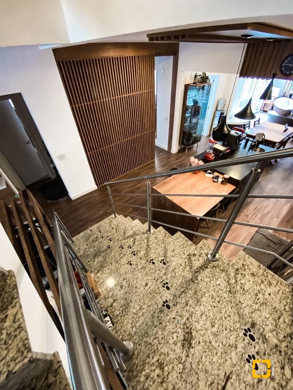Casa com 205m², 6 quartos (sendo 3 suítes), 3 garagens, no bairro Ingleses em Florianópolis