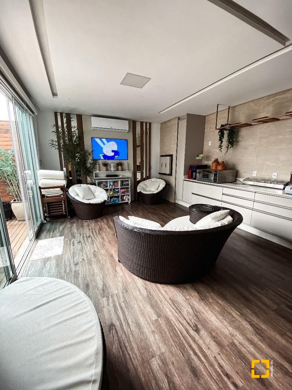 Casa com 205m², 6 quartos (sendo 3 suítes), 3 garagens, no bairro Ingleses em Florianópolis