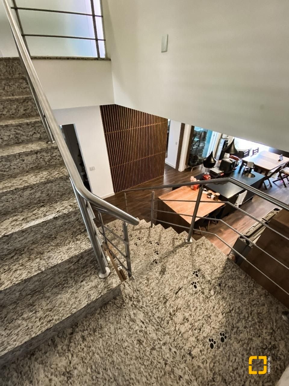 Casa com 205m², 6 quartos (sendo 3 suítes), 3 garagens, no bairro Ingleses em Florianópolis