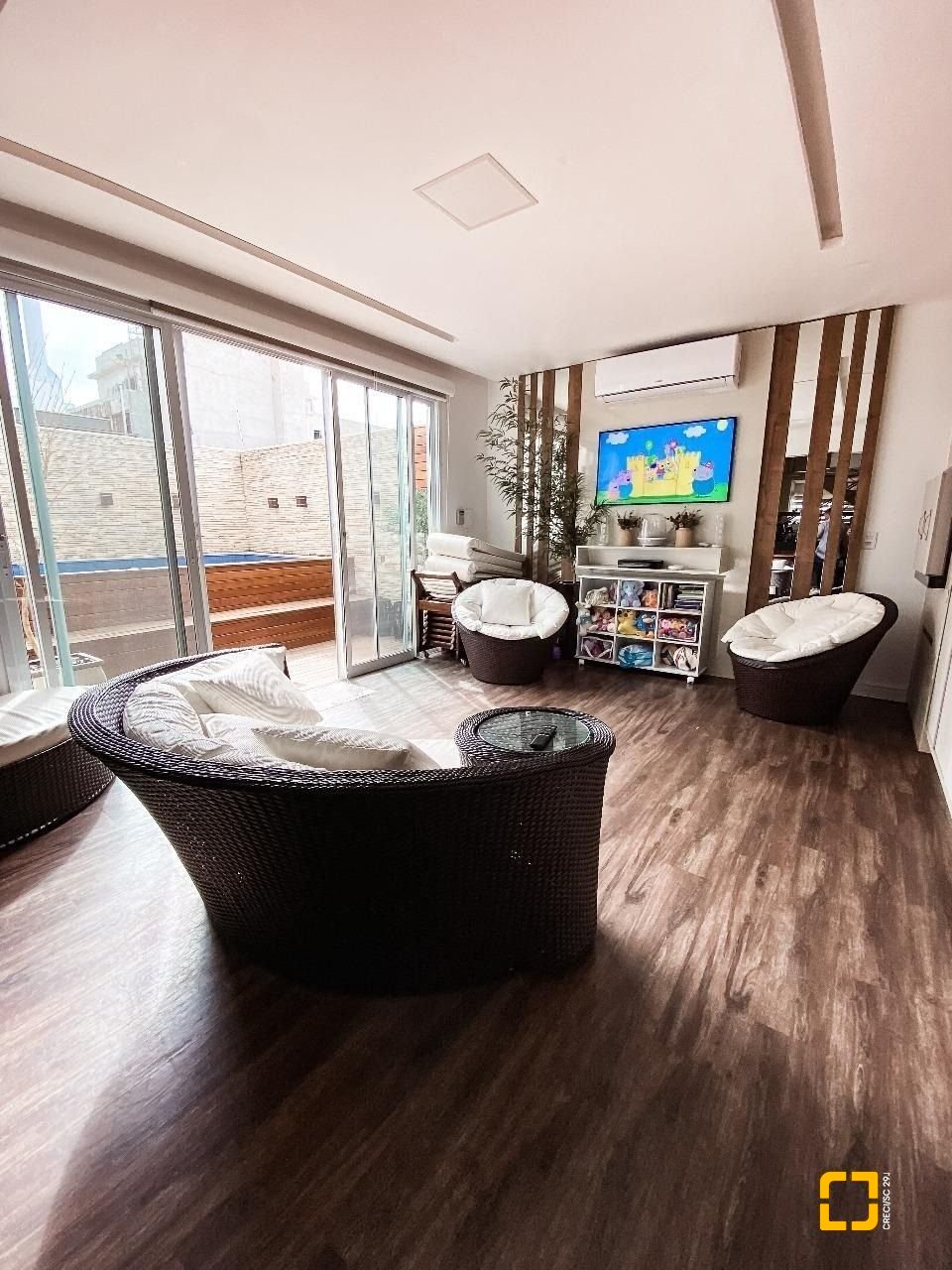 Casa com 205m², 6 quartos (sendo 3 suítes), 3 garagens, no bairro Ingleses em Florianópolis