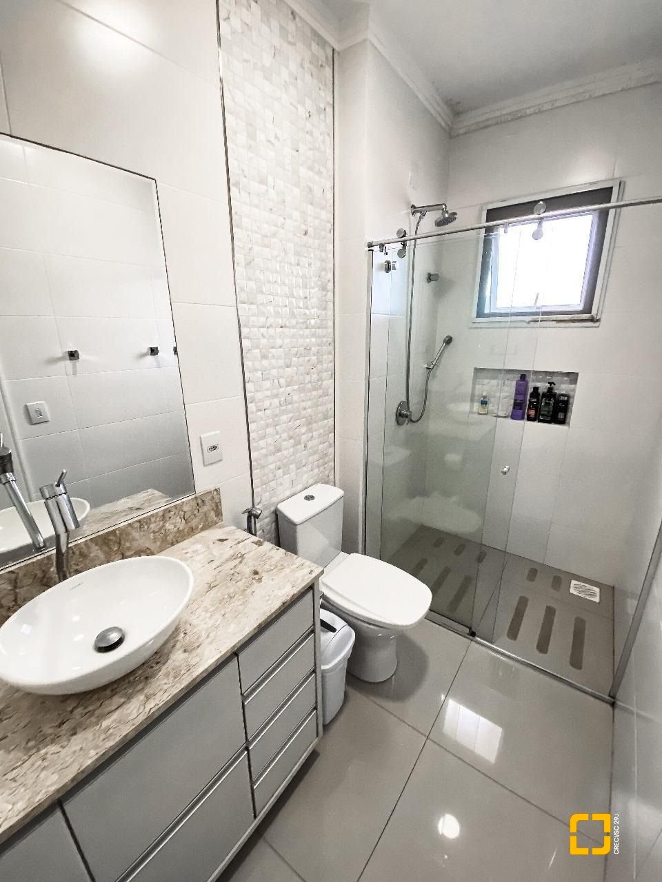 Casa com 205m², 6 quartos (sendo 3 suítes), 3 garagens, no bairro Ingleses em Florianópolis