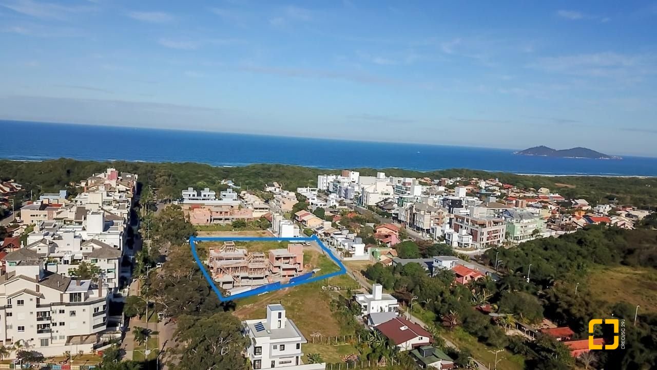 Casa com 330m², 4 quartos (sendo 4 suítes), 2 garagens, no bairro Rio Tavares em Florianópolis