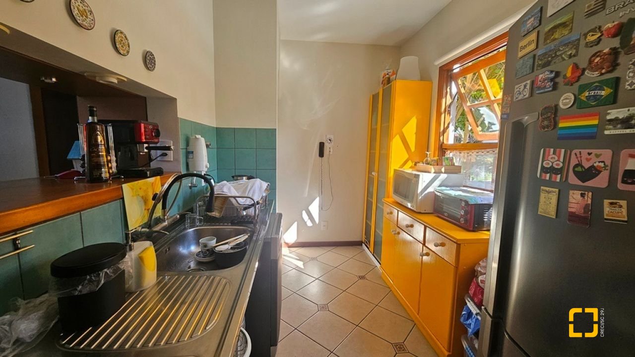 Casa de Condomínio com 240m², 7 quartos (sendo 3 suítes), 1 garagem, no bairro Sambaqui em Florianópolis