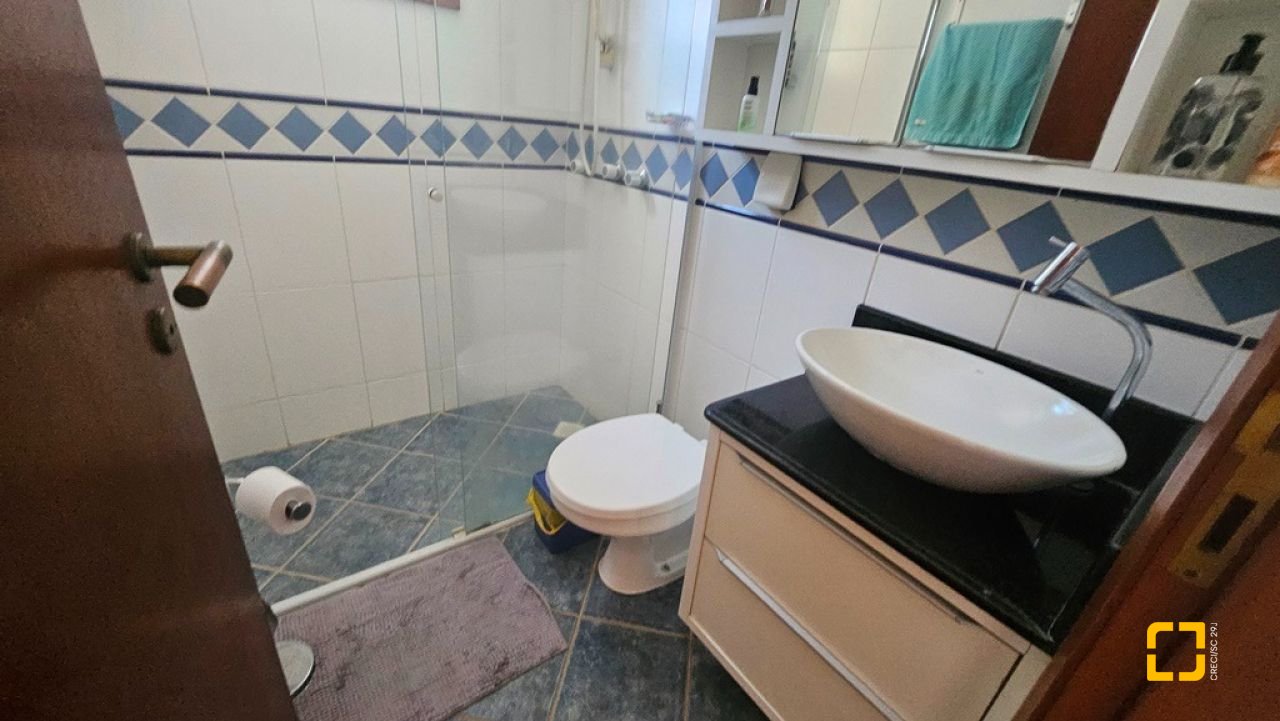 Casa de Condomínio com 240m², 7 quartos (sendo 3 suítes), 1 garagem, no bairro Sambaqui em Florianópolis