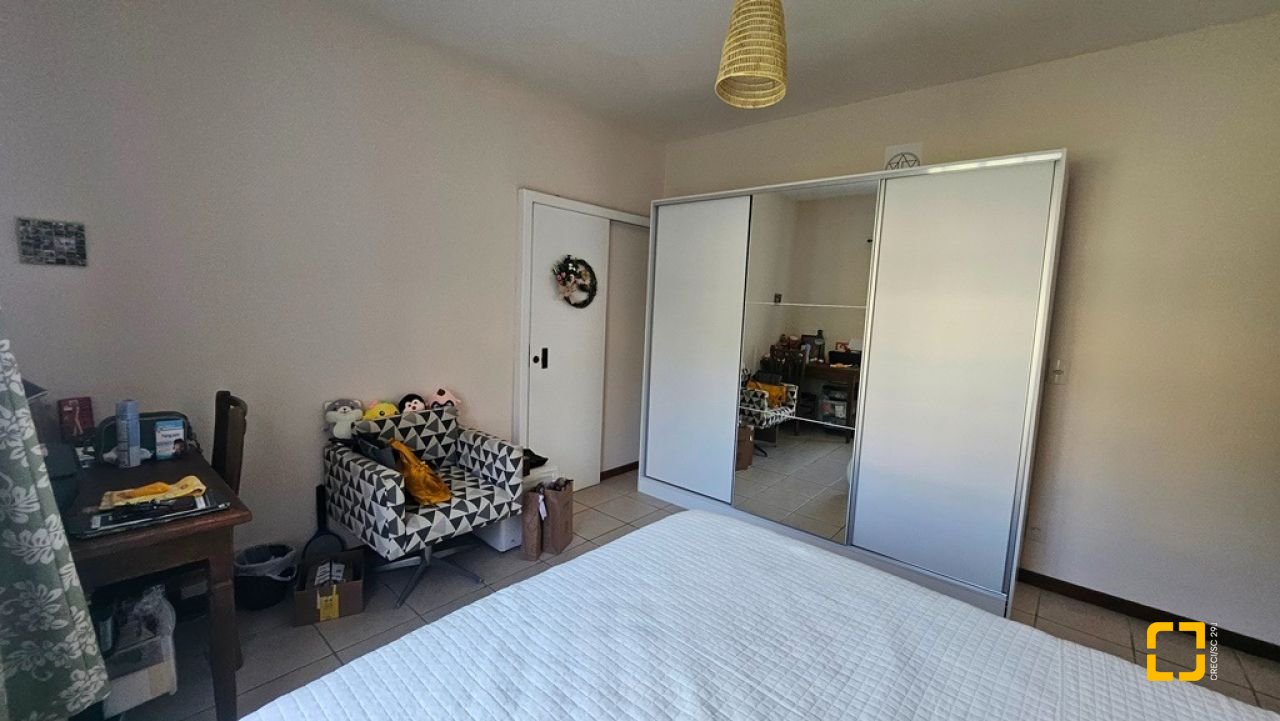 Casa de Condomínio com 240m², 7 quartos (sendo 3 suítes), 1 garagem, no bairro Sambaqui em Florianópolis
