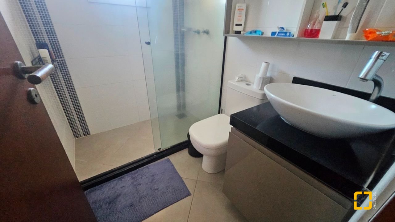 Casa de Condomínio com 240m², 7 quartos (sendo 3 suítes), 1 garagem, no bairro Sambaqui em Florianópolis
