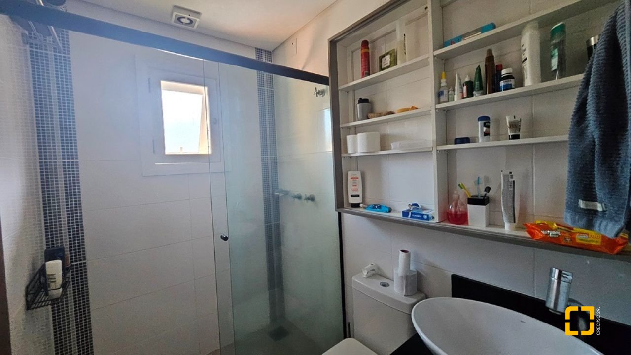 Casa de Condomínio com 240m², 7 quartos (sendo 3 suítes), 1 garagem, no bairro Sambaqui em Florianópolis
