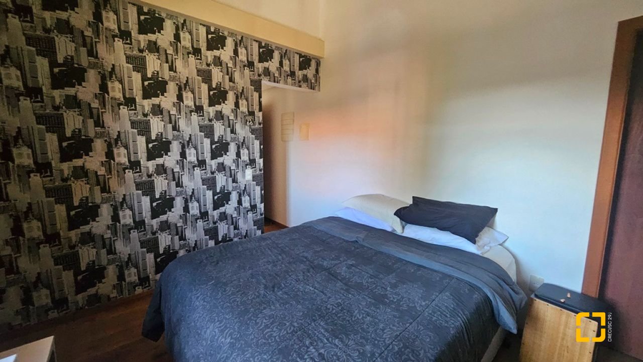 Casa de Condomínio com 240m², 7 quartos (sendo 3 suítes), 1 garagem, no bairro Sambaqui em Florianópolis