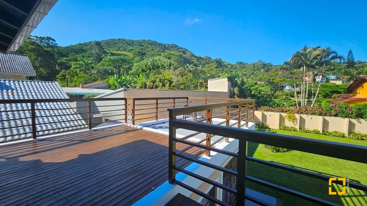 Casa de Condomínio com 240m², 7 quartos (sendo 3 suítes), 1 garagem, no bairro Sambaqui em Florianópolis