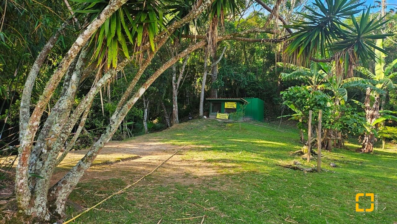 Casa de Condomínio com 240m², 7 quartos (sendo 3 suítes), 1 garagem, no bairro Sambaqui em Florianópolis