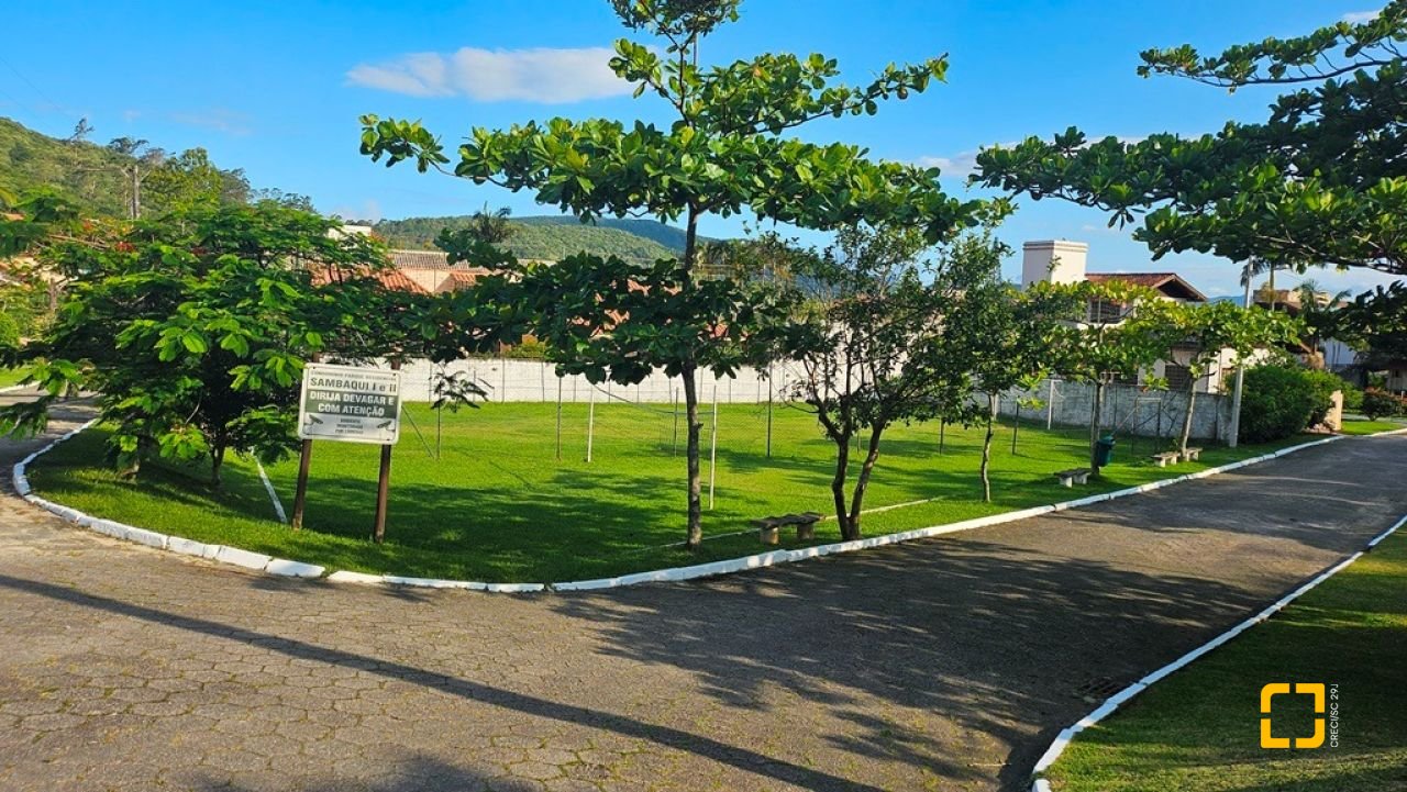Casa de Condomínio com 240m², 7 quartos (sendo 3 suítes), 1 garagem, no bairro Sambaqui em Florianópolis