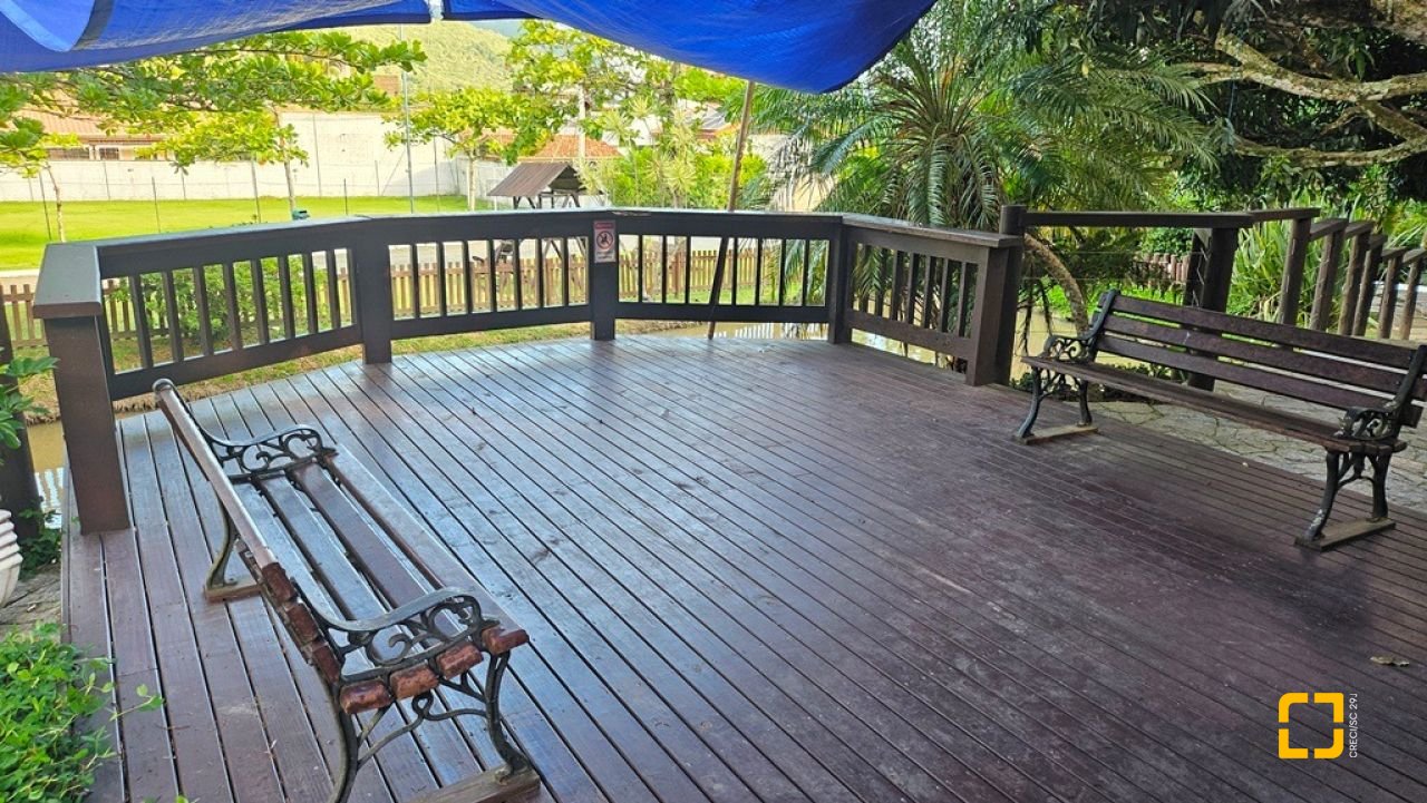 Casa de Condomínio com 240m², 7 quartos (sendo 3 suítes), 1 garagem, no bairro Sambaqui em Florianópolis