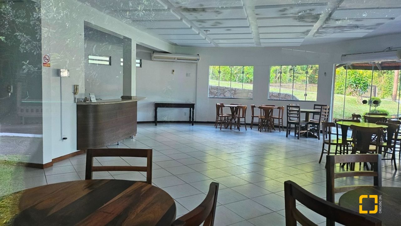 Casa de Condomínio com 240m², 7 quartos (sendo 3 suítes), 1 garagem, no bairro Sambaqui em Florianópolis