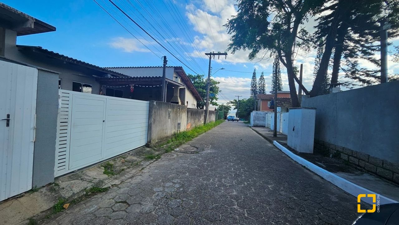 Casa de Condomínio com 240m², 7 quartos (sendo 3 suítes), 1 garagem, no bairro Sambaqui em Florianópolis