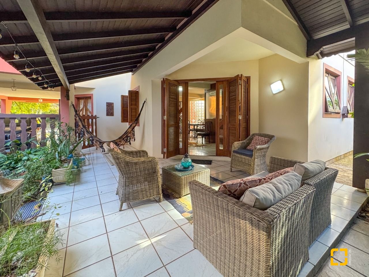 Casa com 551m², 16 quartos (sendo 8 suítes), 6 garagens, no bairro Jurerê Internacional em Florianópolis