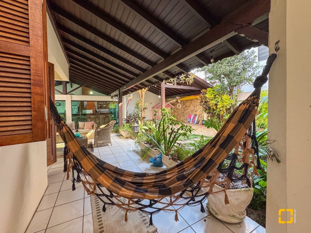 Casa com 551m², 16 quartos (sendo 8 suítes), 6 garagens, no bairro Jurerê Internacional em Florianópolis
