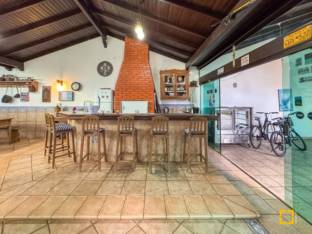 Casa com 551m², 16 quartos (sendo 8 suítes), 6 garagens, no bairro Jurerê Internacional em Florianópolis