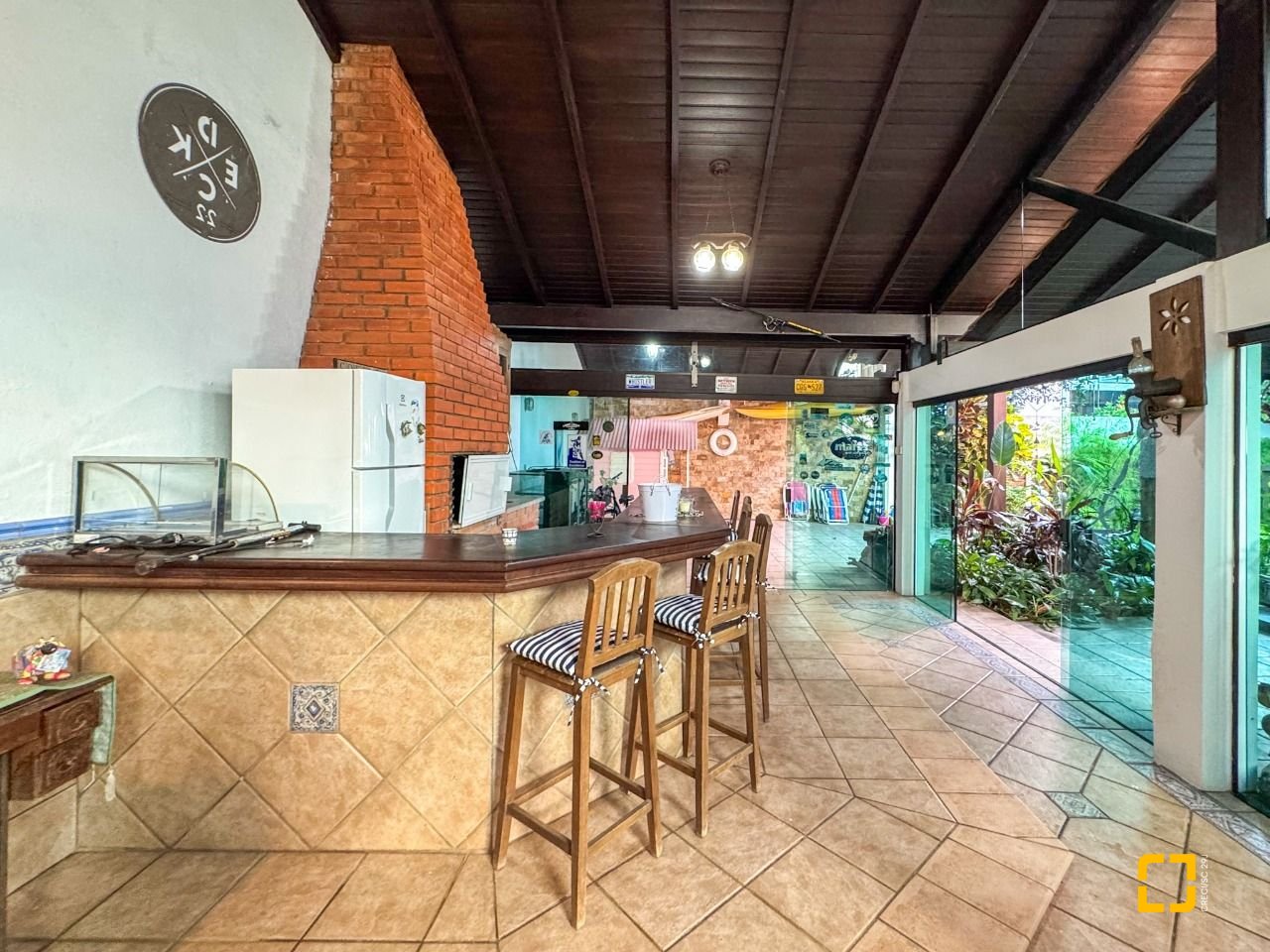 Casa com 551m², 16 quartos (sendo 8 suítes), 6 garagens, no bairro Jurerê Internacional em Florianópolis