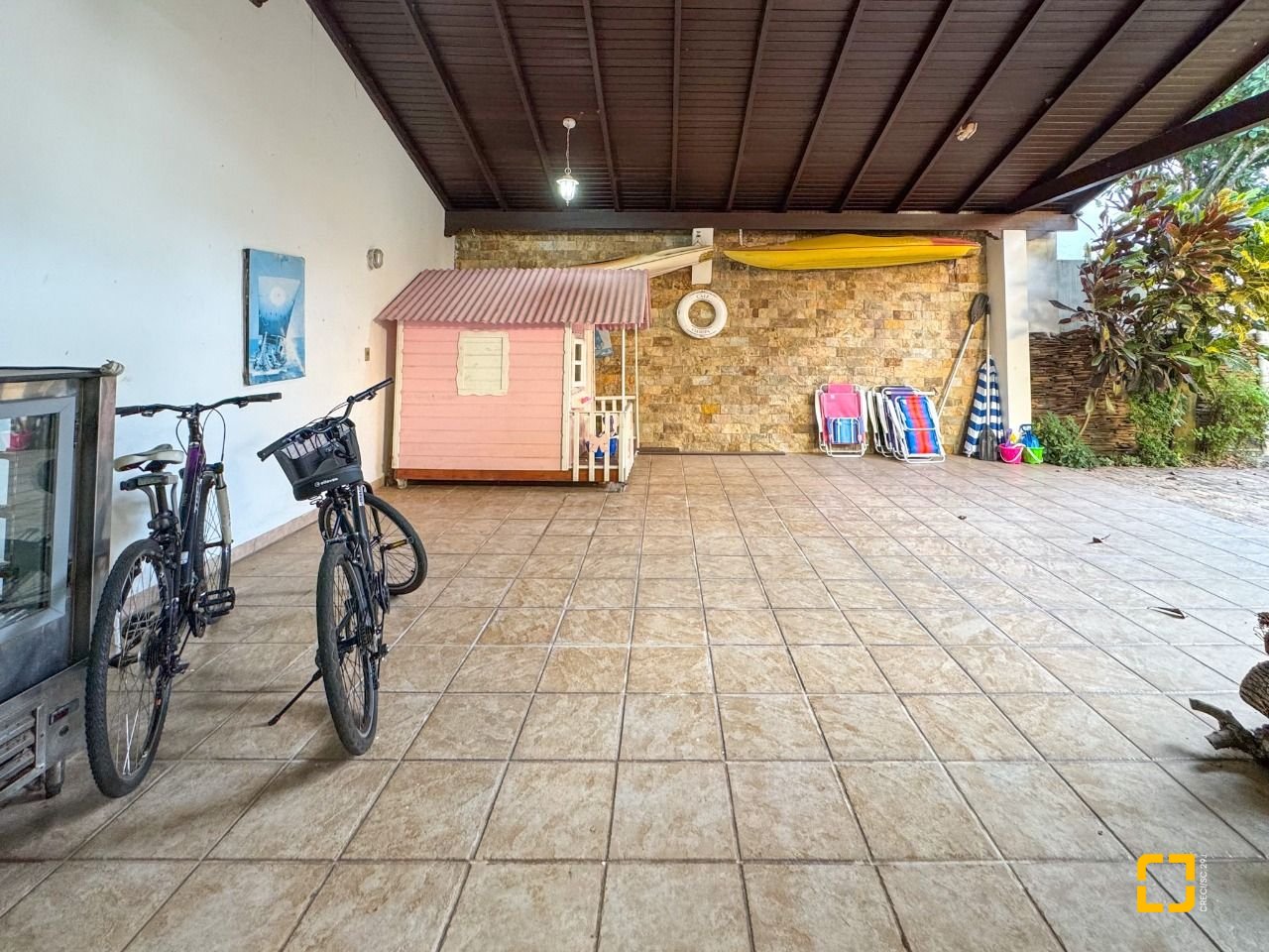 Casa com 551m², 16 quartos (sendo 8 suítes), 6 garagens, no bairro Jurerê Internacional em Florianópolis