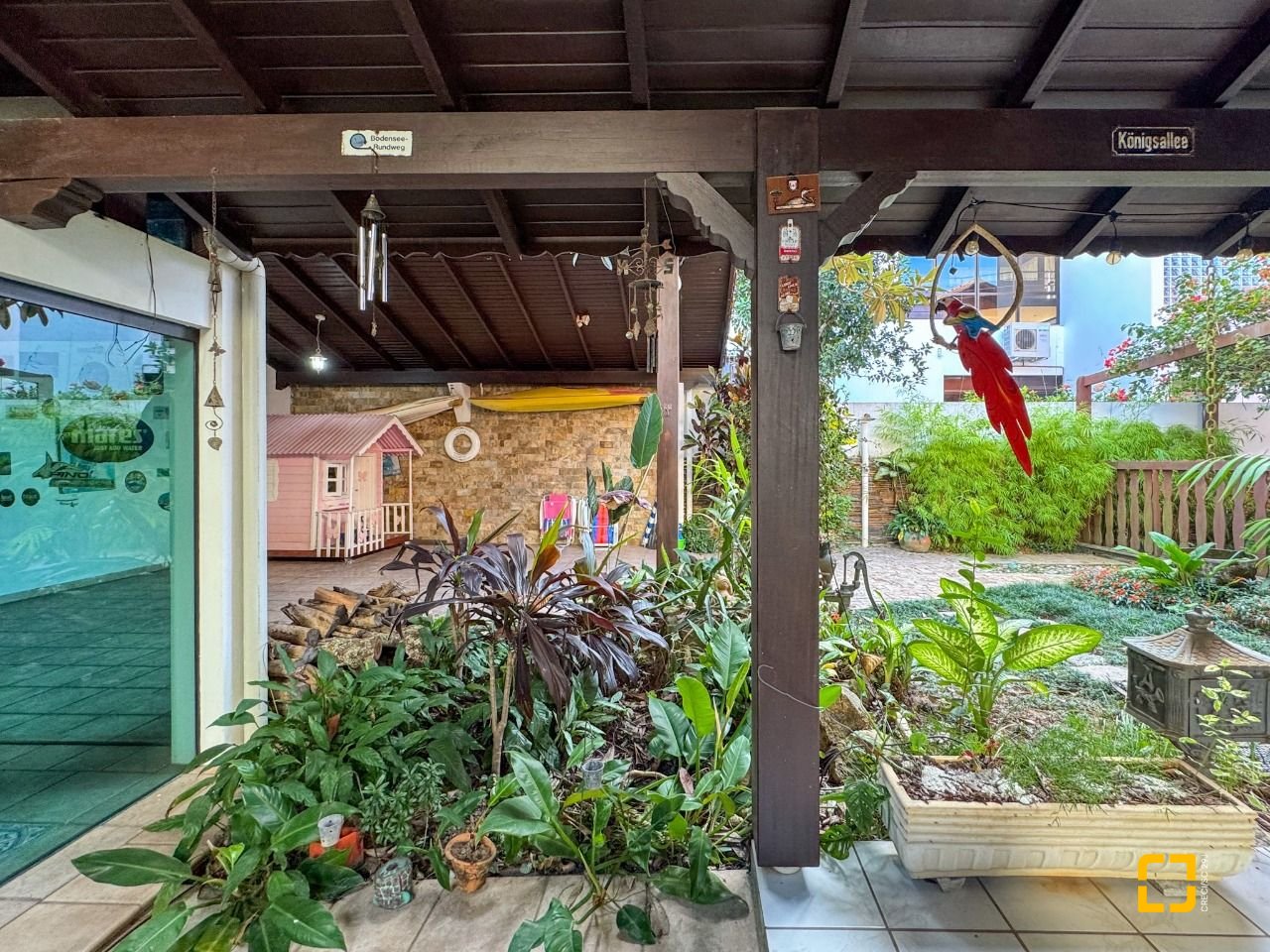 Casa com 551m², 16 quartos (sendo 8 suítes), 6 garagens, no bairro Jurerê Internacional em Florianópolis