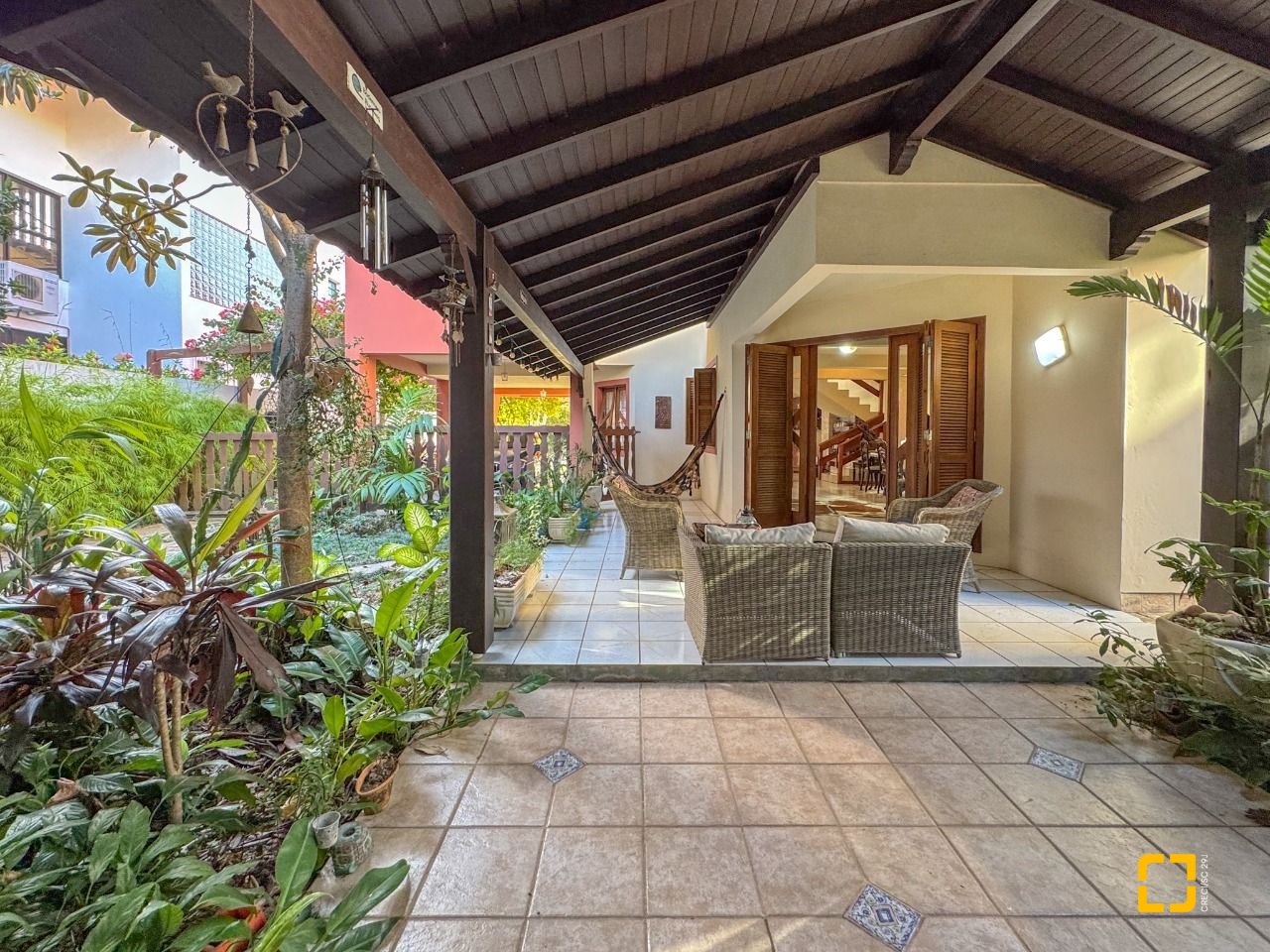 Casa com 551m², 16 quartos (sendo 8 suítes), 6 garagens, no bairro Jurerê Internacional em Florianópolis