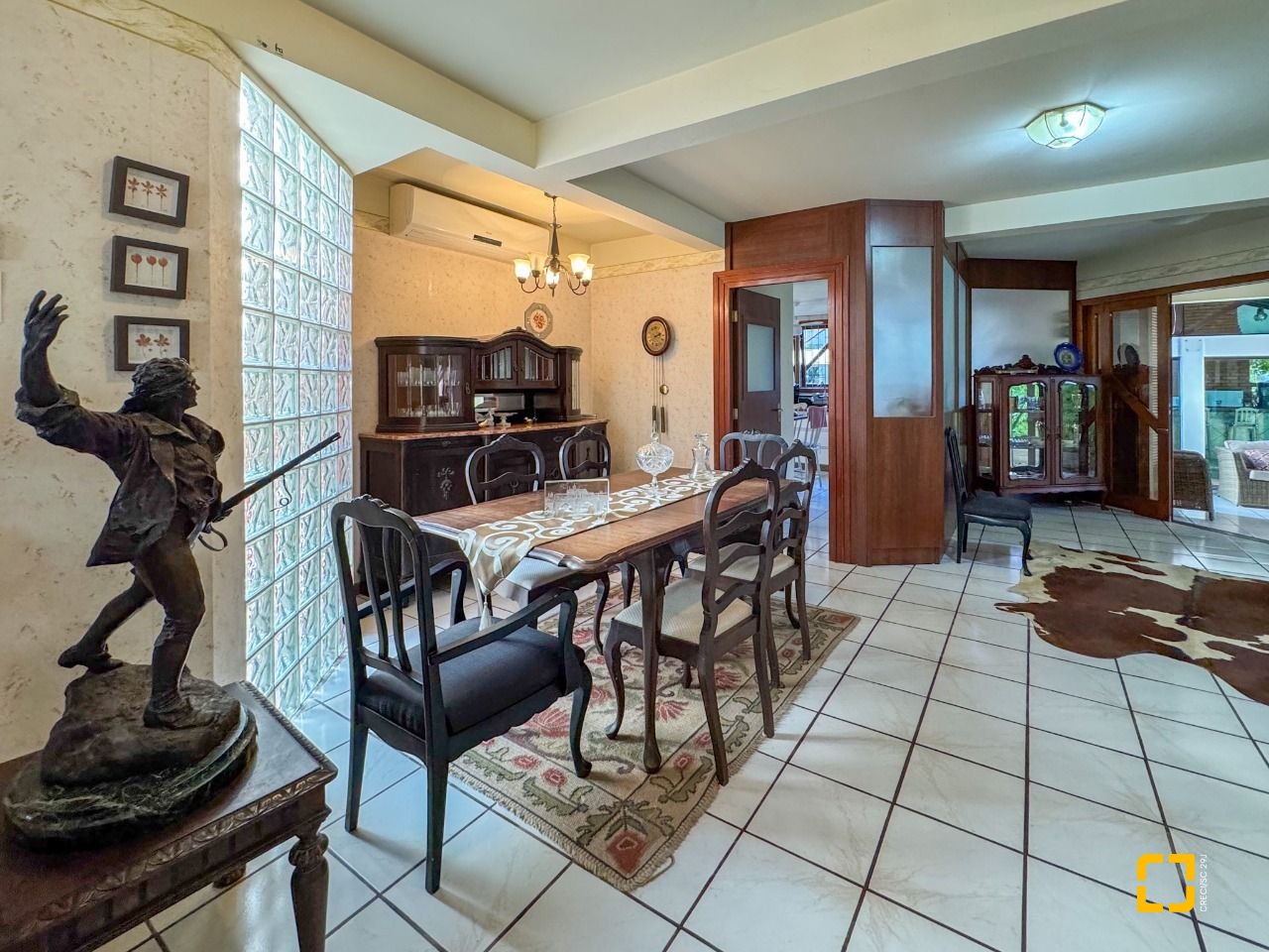 Casa com 551m², 16 quartos (sendo 8 suítes), 6 garagens, no bairro Jurerê Internacional em Florianópolis