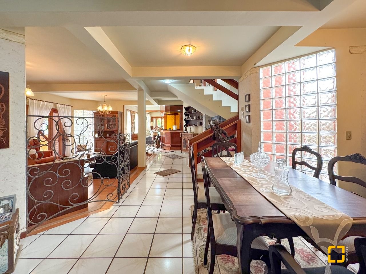 Casa com 551m², 16 quartos (sendo 8 suítes), 6 garagens, no bairro Jurerê Internacional em Florianópolis