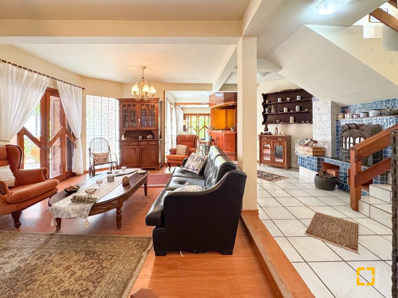 Casa com 551m², 16 quartos (sendo 8 suítes), 6 garagens, no bairro Jurerê Internacional em Florianópolis