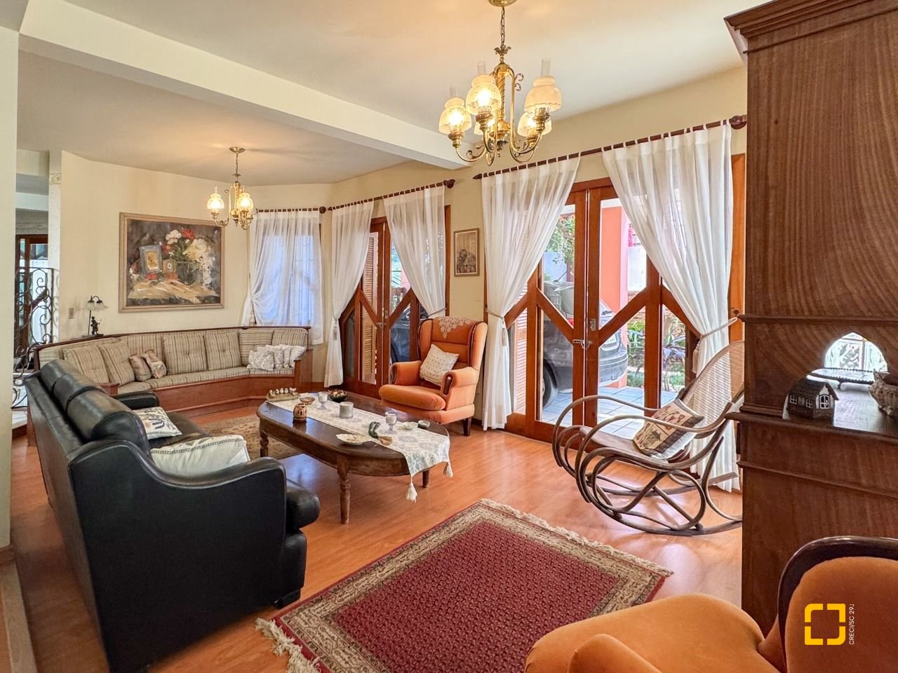 Casa com 551m², 16 quartos (sendo 8 suítes), 6 garagens, no bairro Jurerê Internacional em Florianópolis