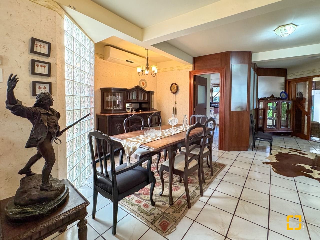 Casa com 551m², 16 quartos (sendo 8 suítes), 6 garagens, no bairro Jurerê Internacional em Florianópolis
