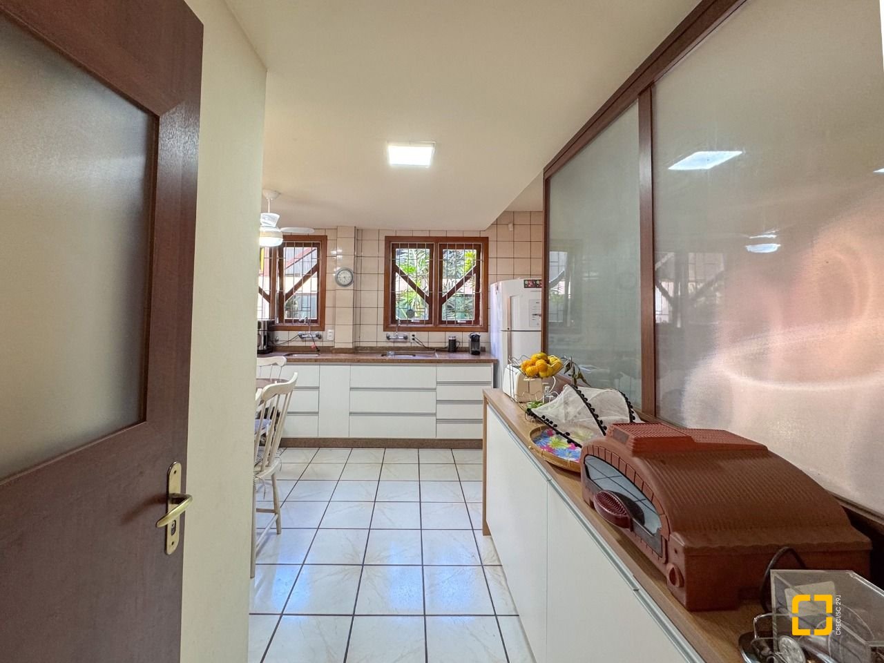 Casa com 551m², 16 quartos (sendo 8 suítes), 6 garagens, no bairro Jurerê Internacional em Florianópolis