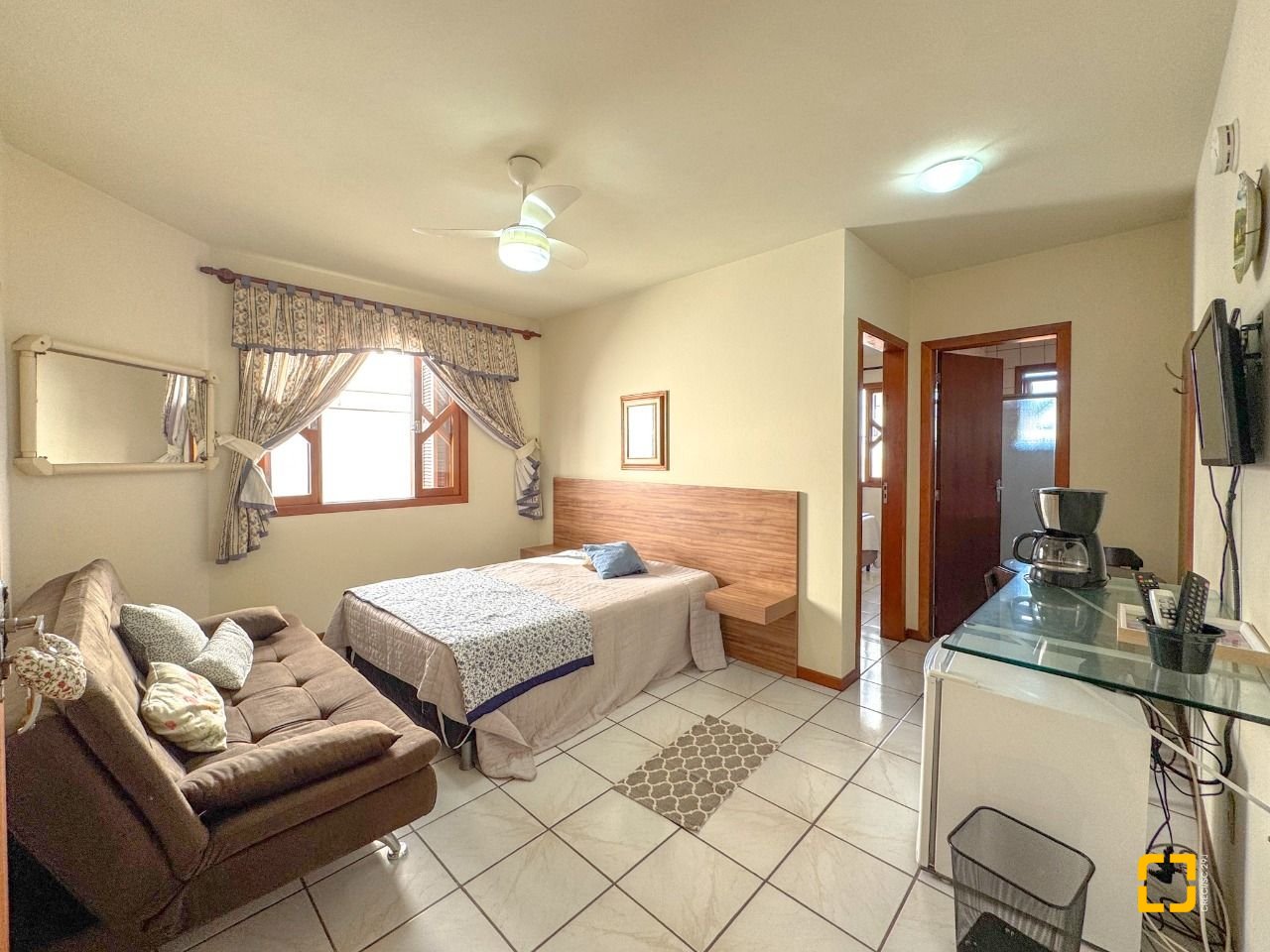 Casa com 551m², 16 quartos (sendo 8 suítes), 6 garagens, no bairro Jurerê Internacional em Florianópolis