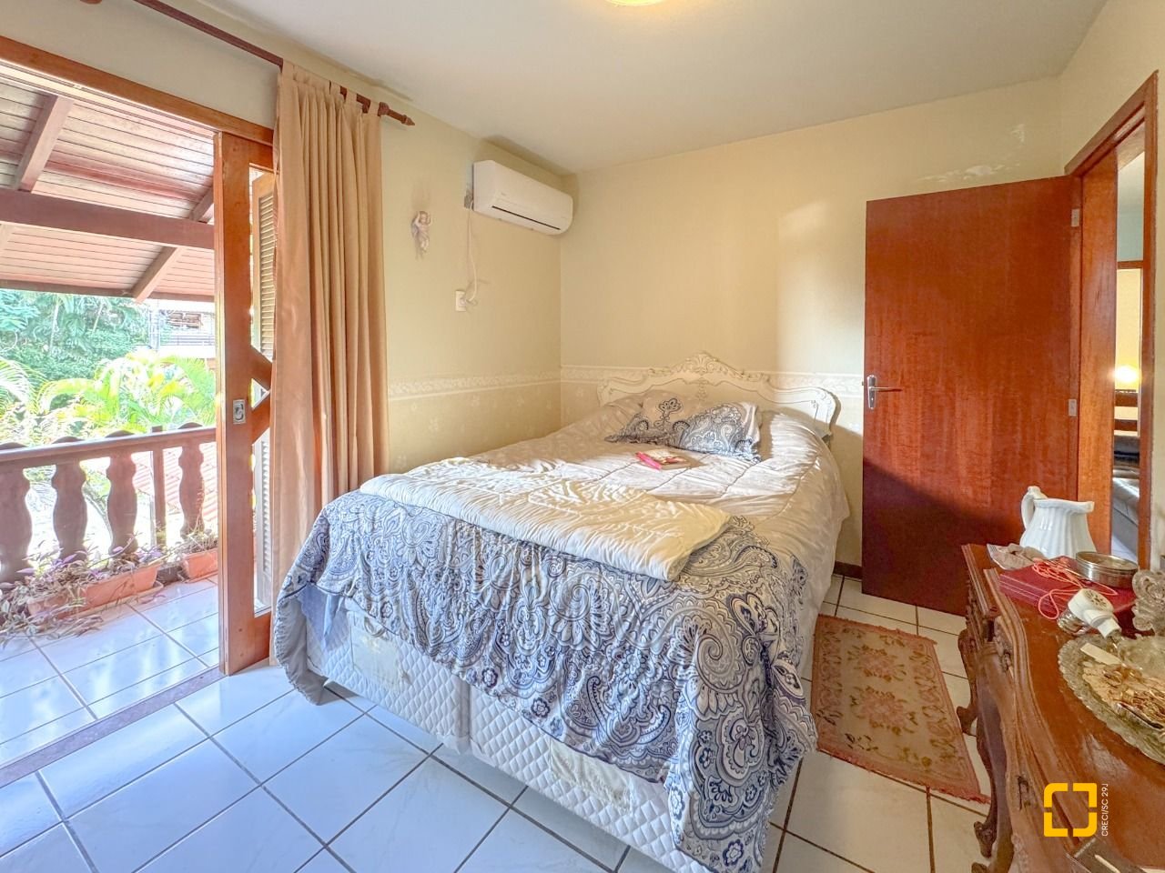 Casa com 551m², 16 quartos (sendo 8 suítes), 6 garagens, no bairro Jurerê Internacional em Florianópolis
