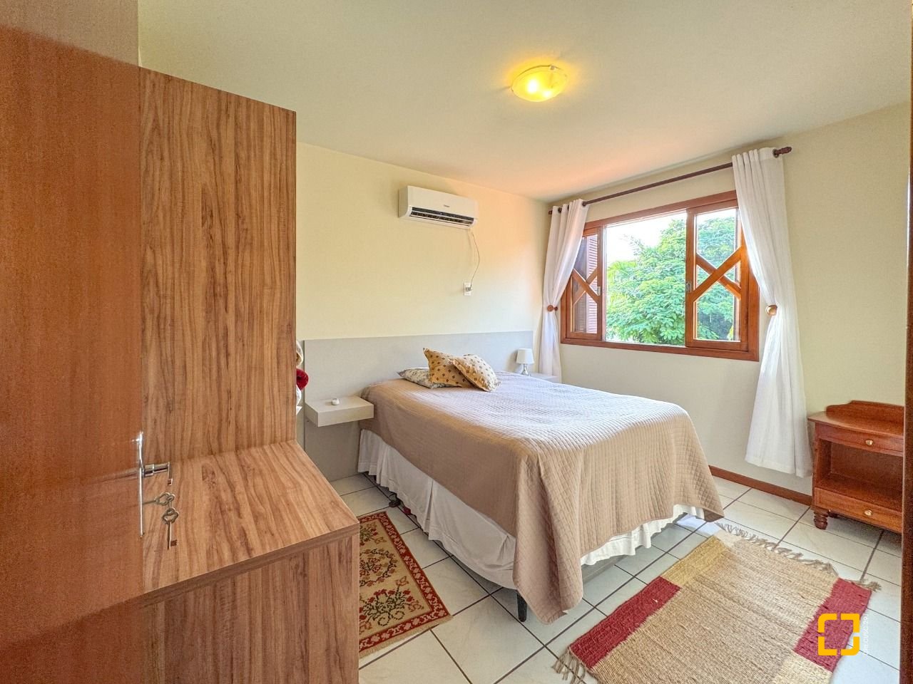 Casa com 551m², 16 quartos (sendo 8 suítes), 6 garagens, no bairro Jurerê Internacional em Florianópolis