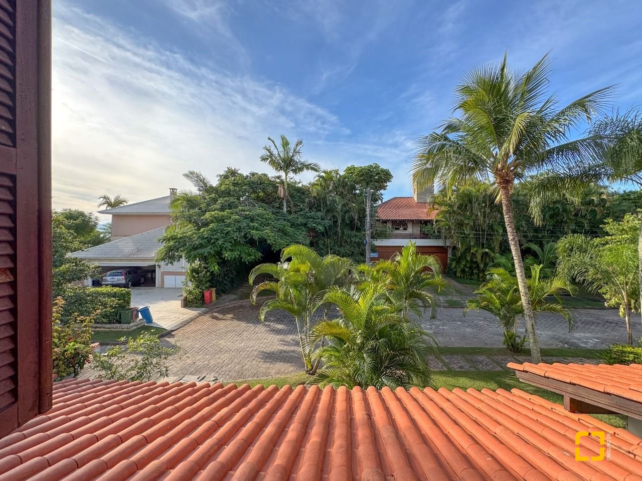 Casa com 551m², 16 quartos (sendo 8 suítes), 6 garagens, no bairro Jurerê Internacional em Florianópolis