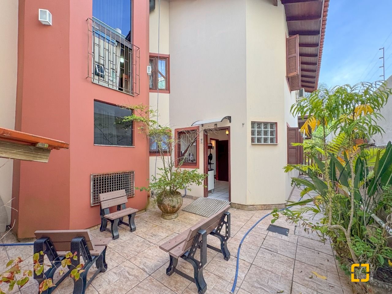 Casa com 551m², 16 quartos (sendo 8 suítes), 6 garagens, no bairro Jurerê Internacional em Florianópolis