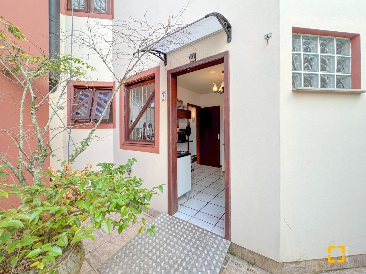 Casa com 551m², 16 quartos (sendo 8 suítes), 6 garagens, no bairro Jurerê Internacional em Florianópolis