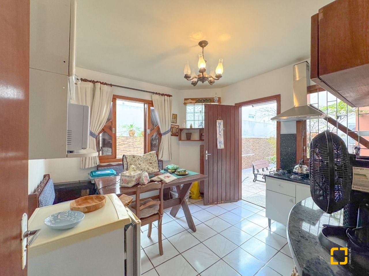 Casa com 551m², 16 quartos (sendo 8 suítes), 6 garagens, no bairro Jurerê Internacional em Florianópolis